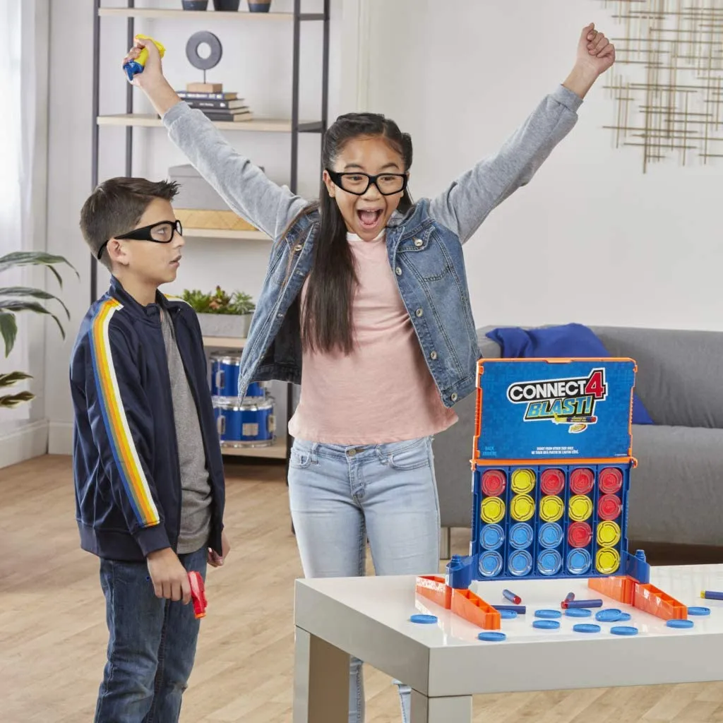 Hasbro Gaming- Connect 4 Blast - Fun Family Nerf Launcher and Nerf Foam Darts Game